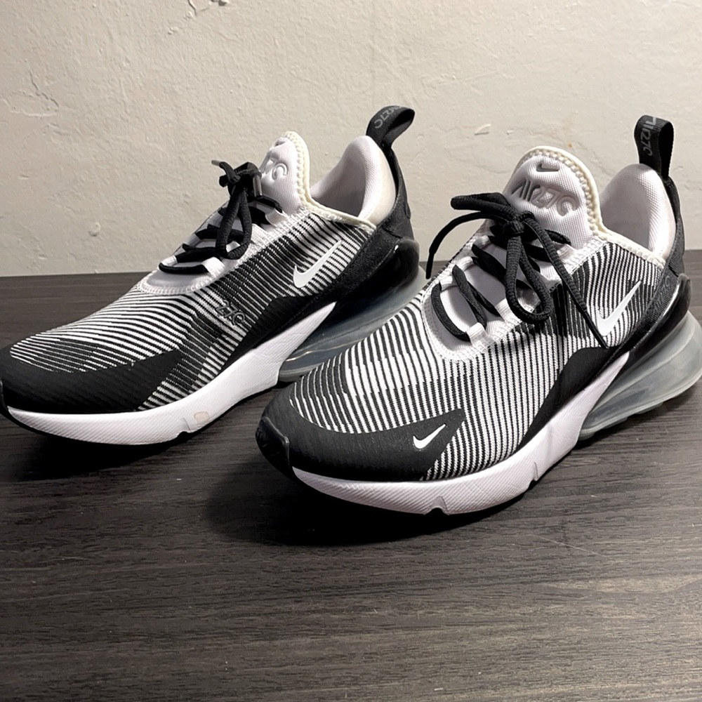 Nike AirMax 270 Black and White size 7Y